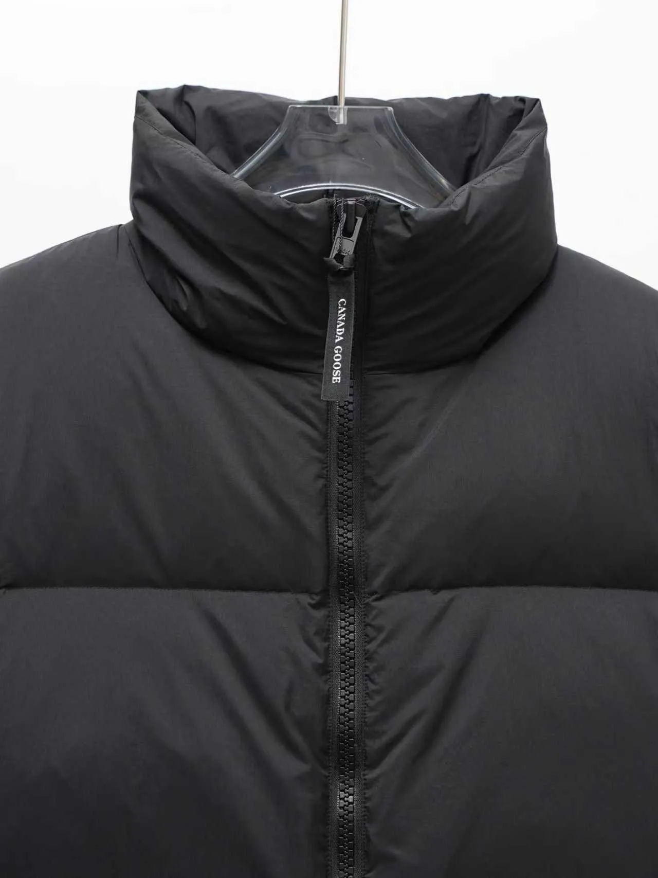 P840 Counter quality stand-up collar Sibu jacket [Exclusively for foreign trade] [Interchangeable black label and red label] Canada Goose LAWRENCE series quilted windproof and waterproof straight stand-up collar zipper down jacket Lawrence Puffer Jaet men's stand-up collar down jacket Color: black with red label. Size: XS S M L XL XXL.